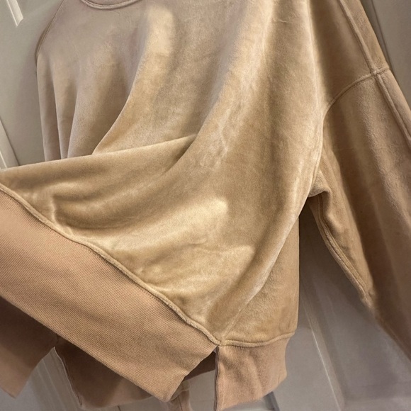 Abercrombie and Fitch long-sleeve velvet top M new without tags! - Picture 3 of 5